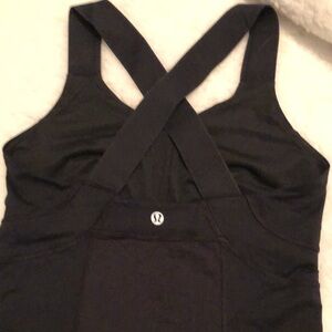 Black Lululemon ladies top, fitted, XS